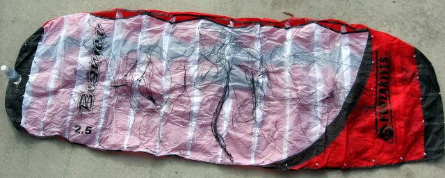 Image of unpacked kite with what looks like messy, tangled bridle lines
